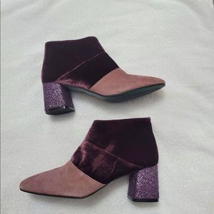 WOMEN’S ANTHROPOLOGIE LAB GLITTER
SUEDE ANKLE BOOTS
MAUVE VELVET Size 10.5
